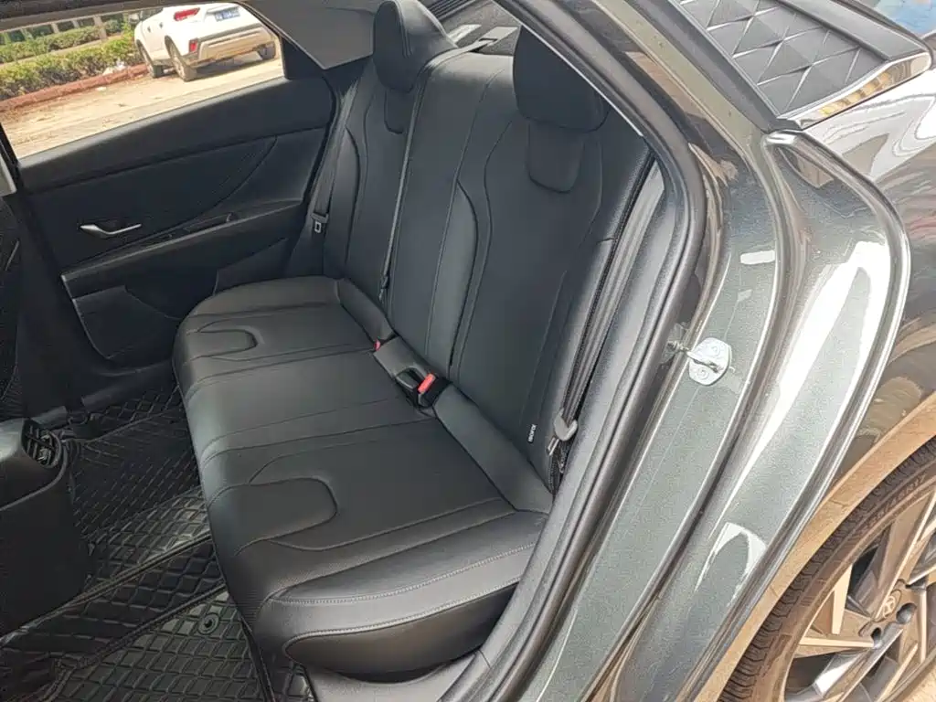 Hyundai Elantra — миниатюра 17