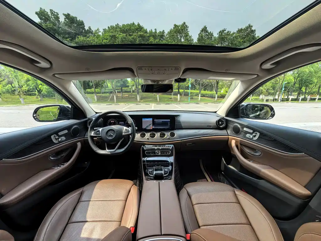 Mercedes-Benz E-Class — миниатюра 10