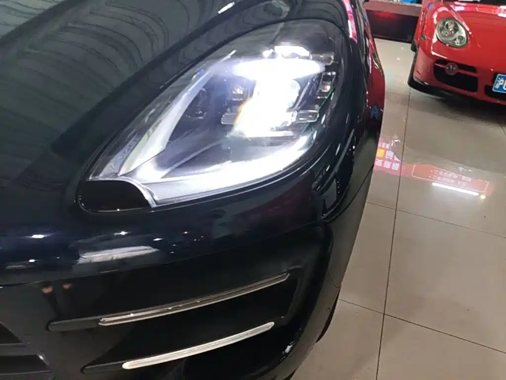 Porsche Macan — миниатюра 18