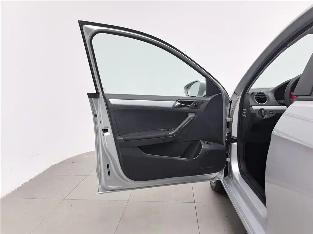 Volkswagen Jetta 2013 1.6L AT Comfort