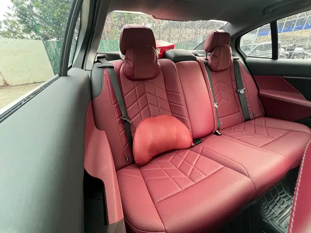 BMW 5 Series — миниатюра 17