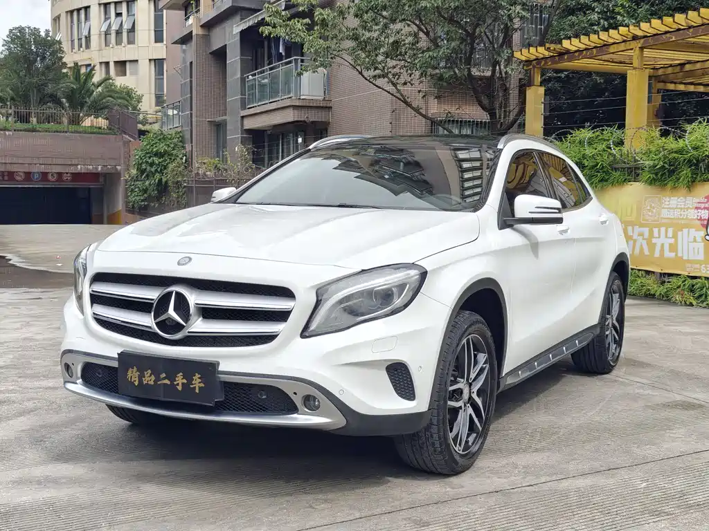 MERCEDES-BENZ  GLA