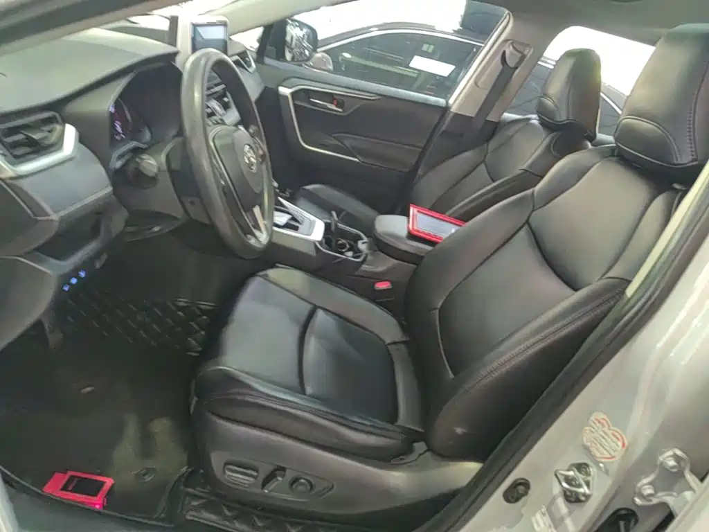 Toyota RAV4 — миниатюра 15