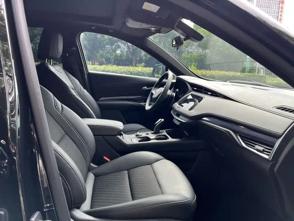 Cadillac XT4 — миниатюра 12