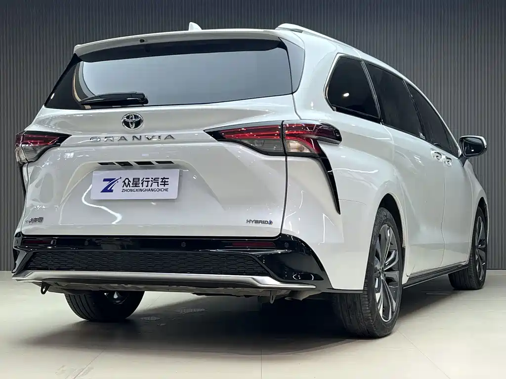 Toyota Granvia — миниатюра 16