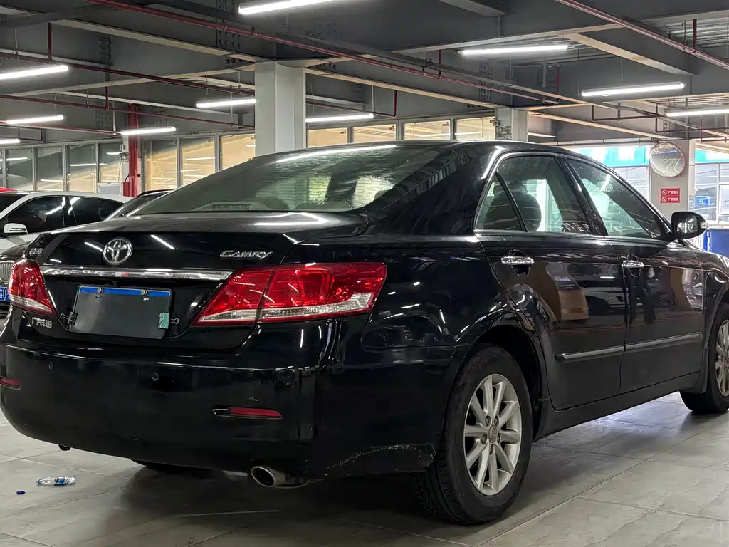 Toyota Camry — миниатюра 14