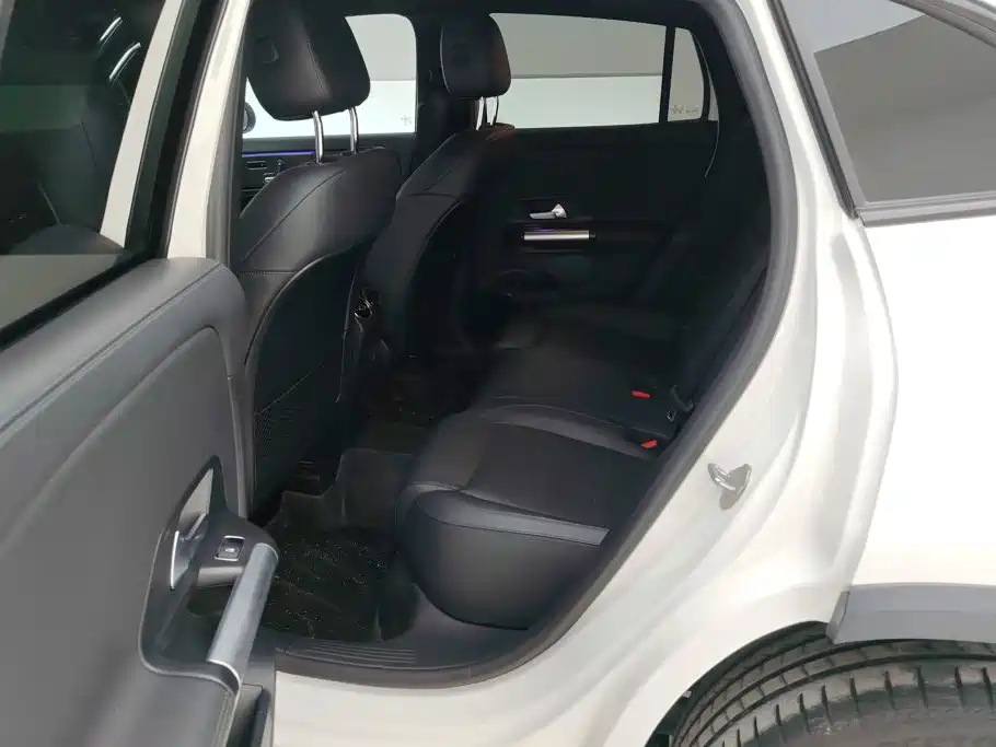 Mercedes-Benz GLA — миниатюра 11