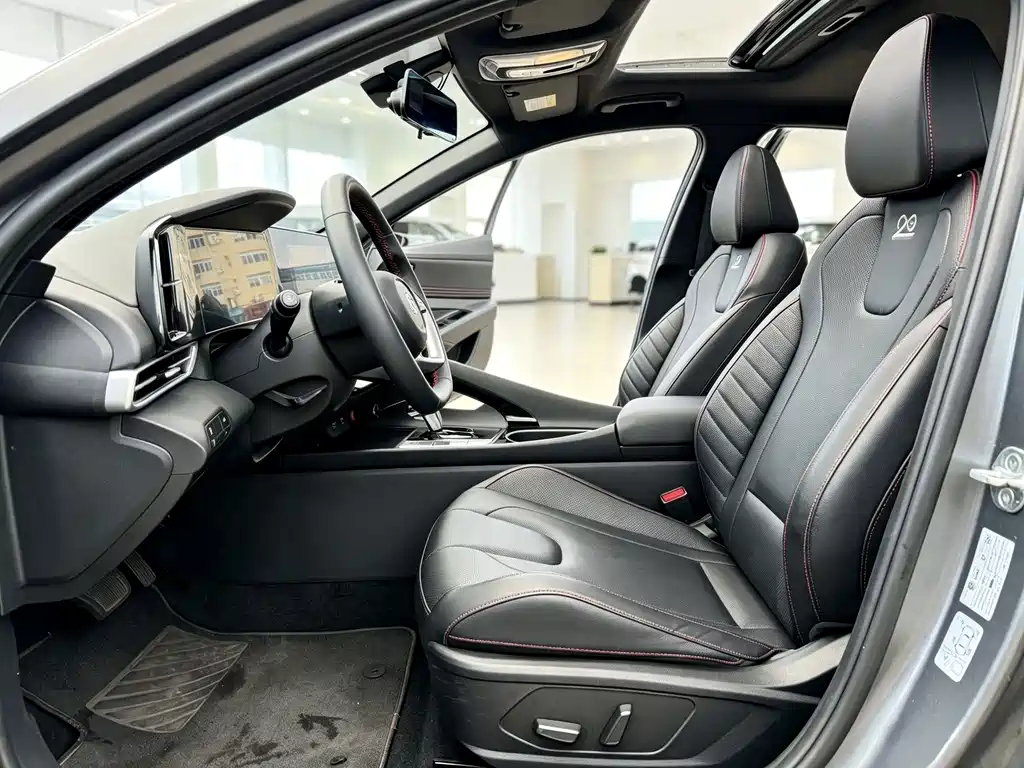 Hyundai Elantra — миниатюра 7