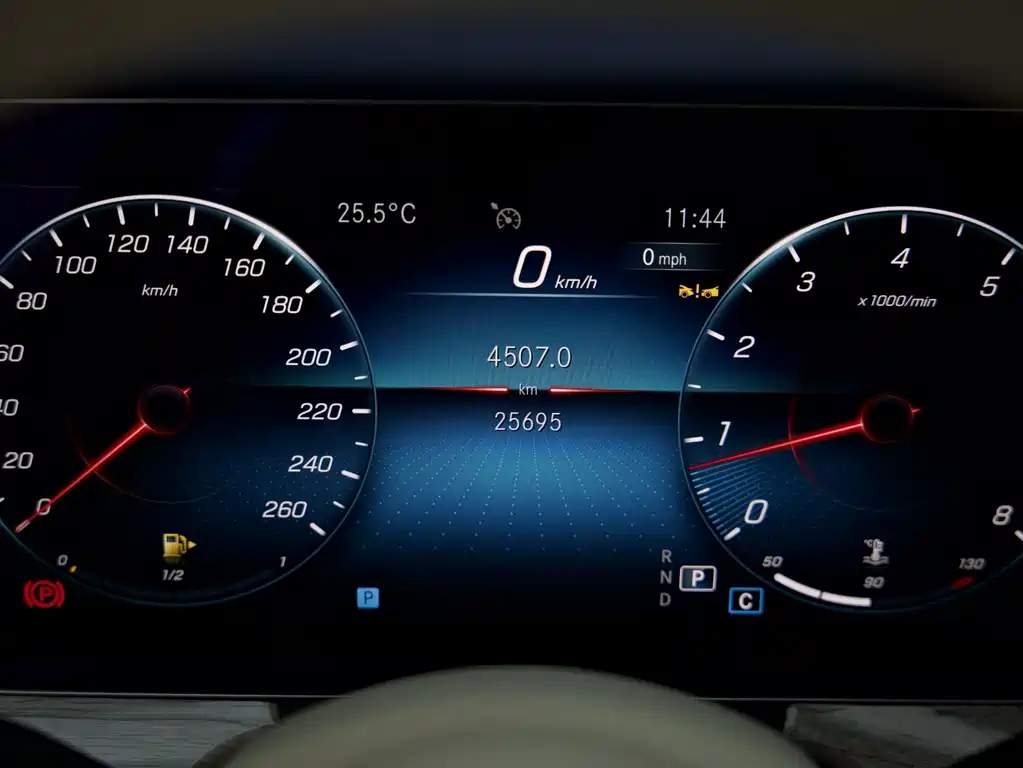 Mercedes-Benz E-Class (Import) — миниатюра 10