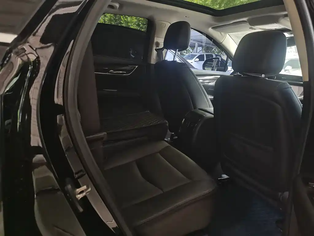 Cadillac XT5 — миниатюра 5
