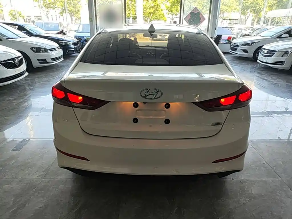 Hyundai Elantra — миниатюра 6