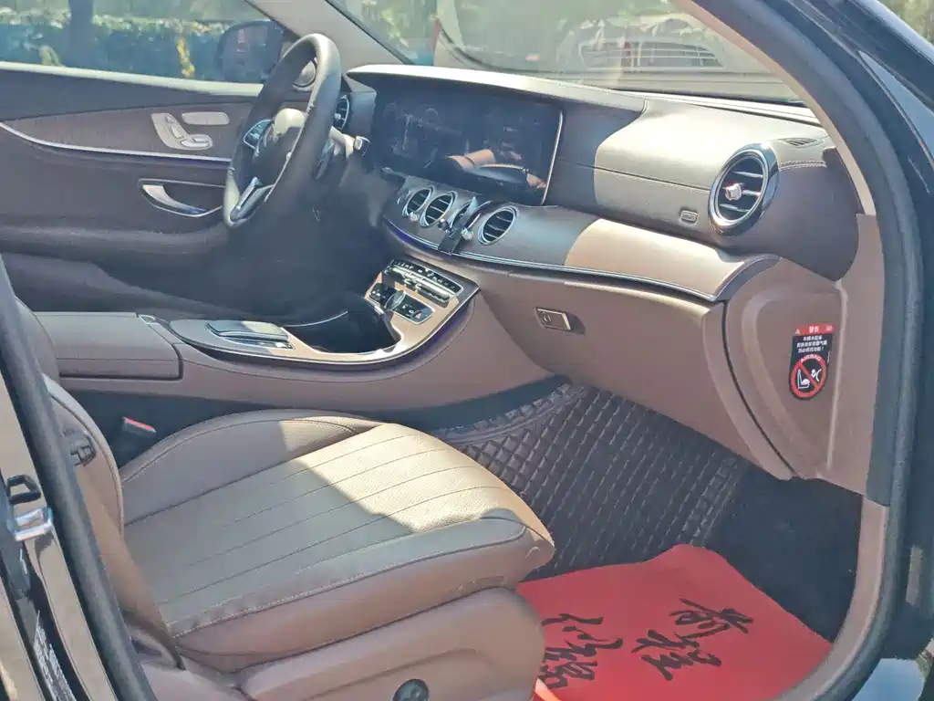 Mercedes-Benz E-Class — миниатюра 6