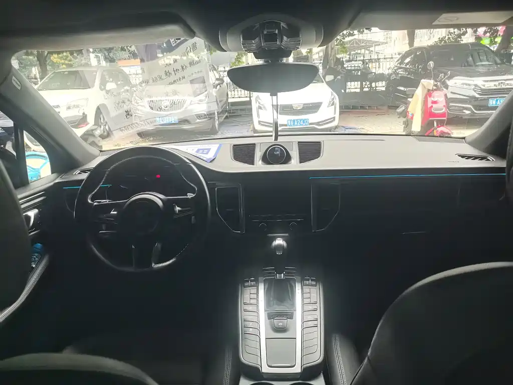 Porsche Macan — миниатюра 6