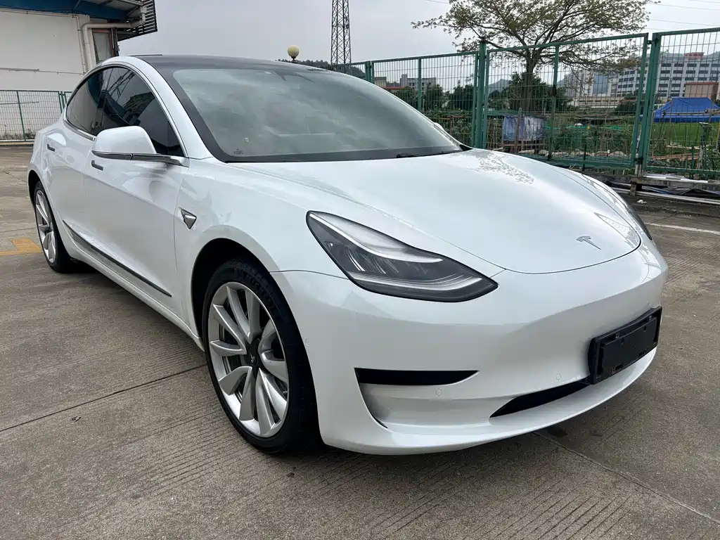 Tesla Model 3 — миниатюра 3