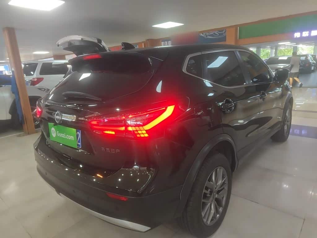 Nissan Qashqai 2.0 л 2025 г. Чёрный, пробег 7400 км