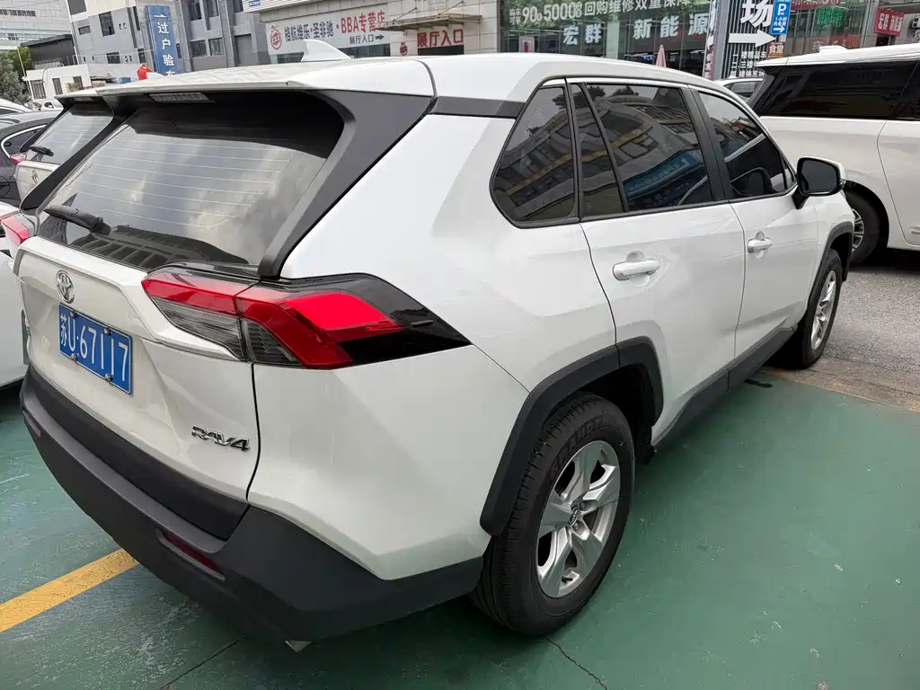 Toyota RAV4 — миниатюра 9