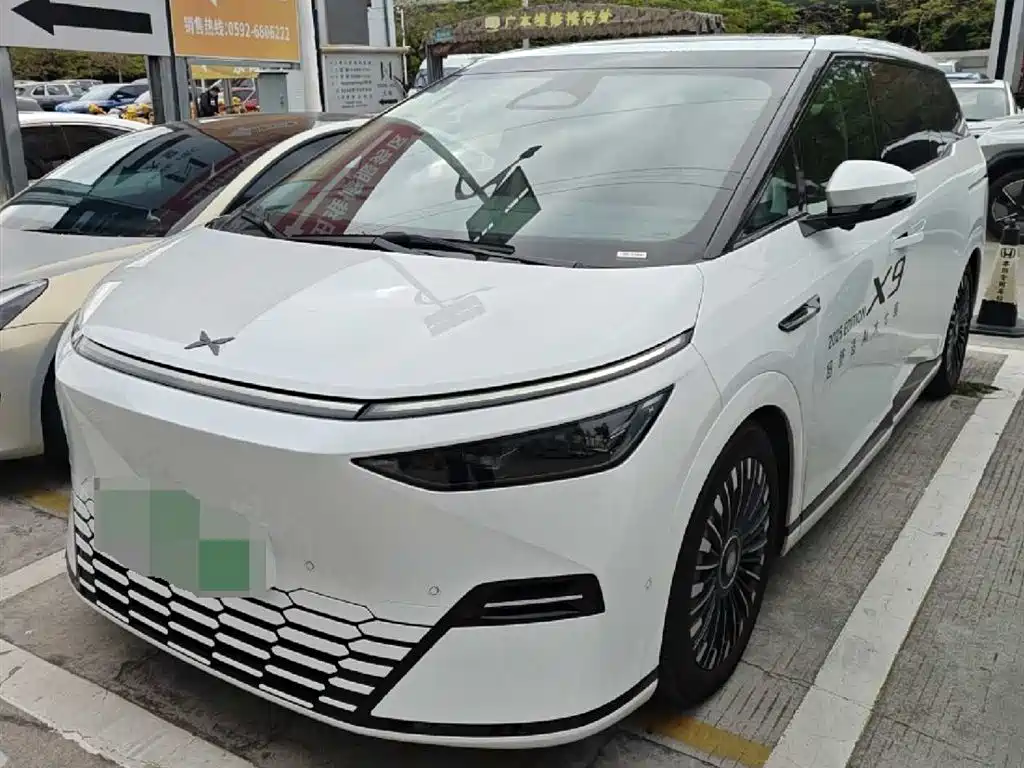 XPeng X9 2025