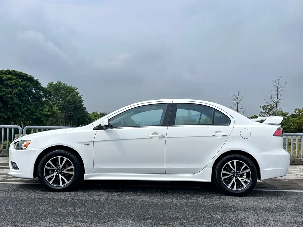 Mitsubishi Lancer EX — миниатюра 7