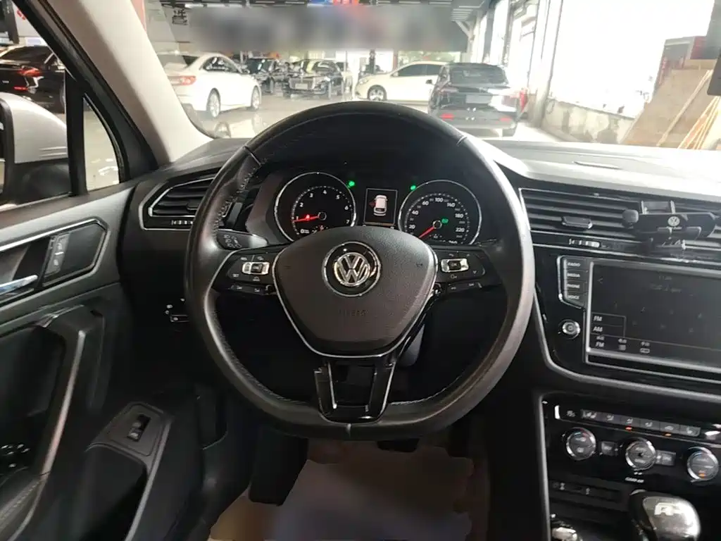 Volkswagen Tiguan L — миниатюра 11