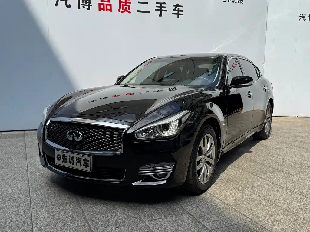 Infiniti Q70 2016