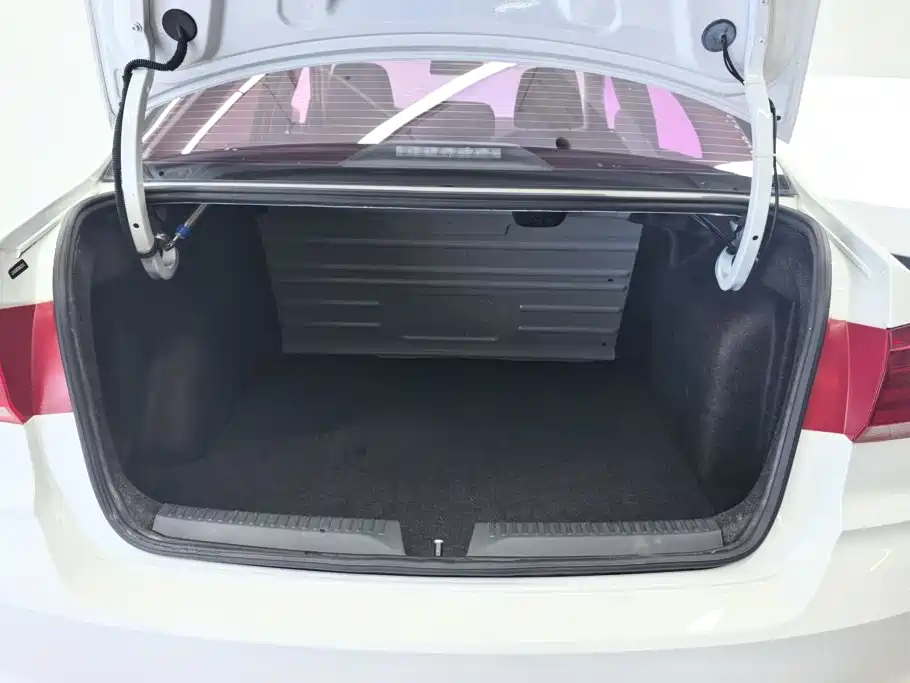 Volkswagen Santana — миниатюра 4