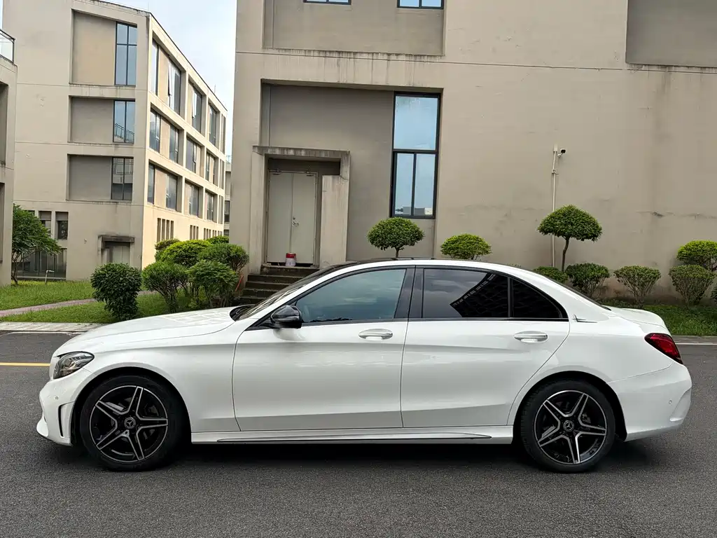 Mercedes-Benz C-Class — миниатюра 12