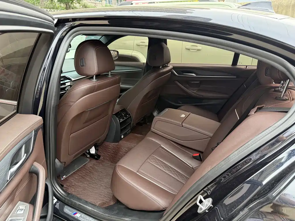 BMW 5 Series — миниатюра 9