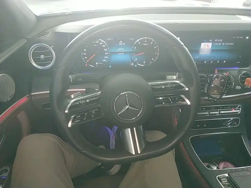 Mercedes-Benz E-Class — миниатюра 11