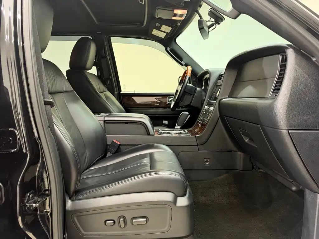Lincoln Navigator — миниатюра 12
