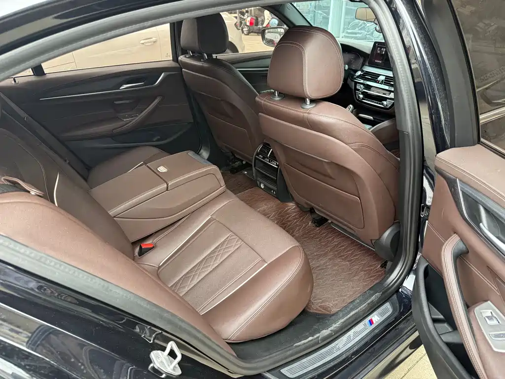 BMW 5 Series — миниатюра 10