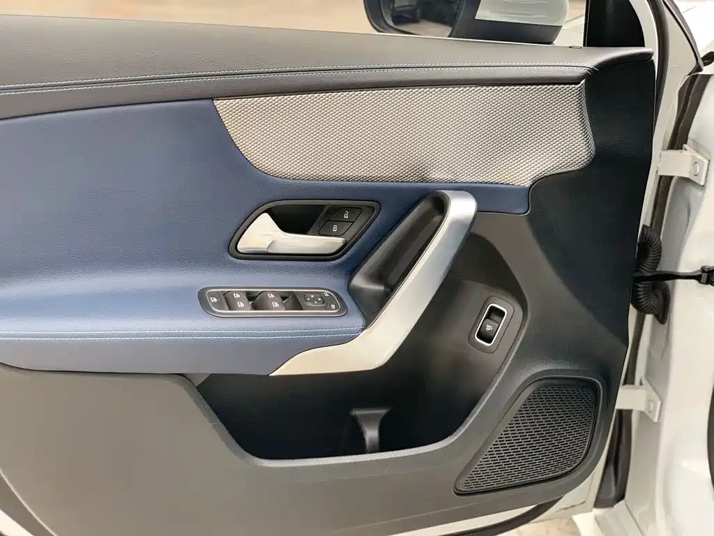 Mercedes-Benz A-Class — миниатюра 8