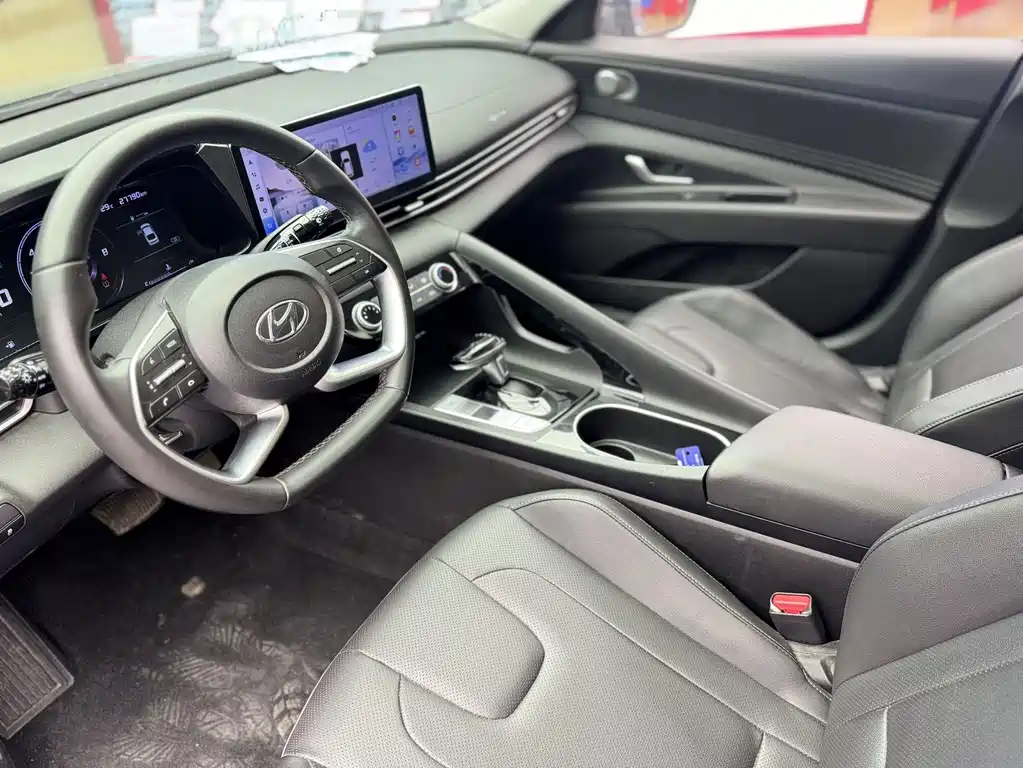 Hyundai Elantra — миниатюра 10