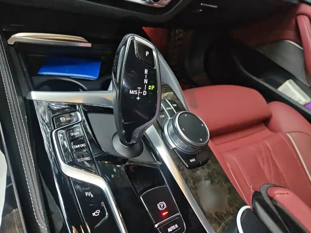 BMW 5 Series — миниатюра 7