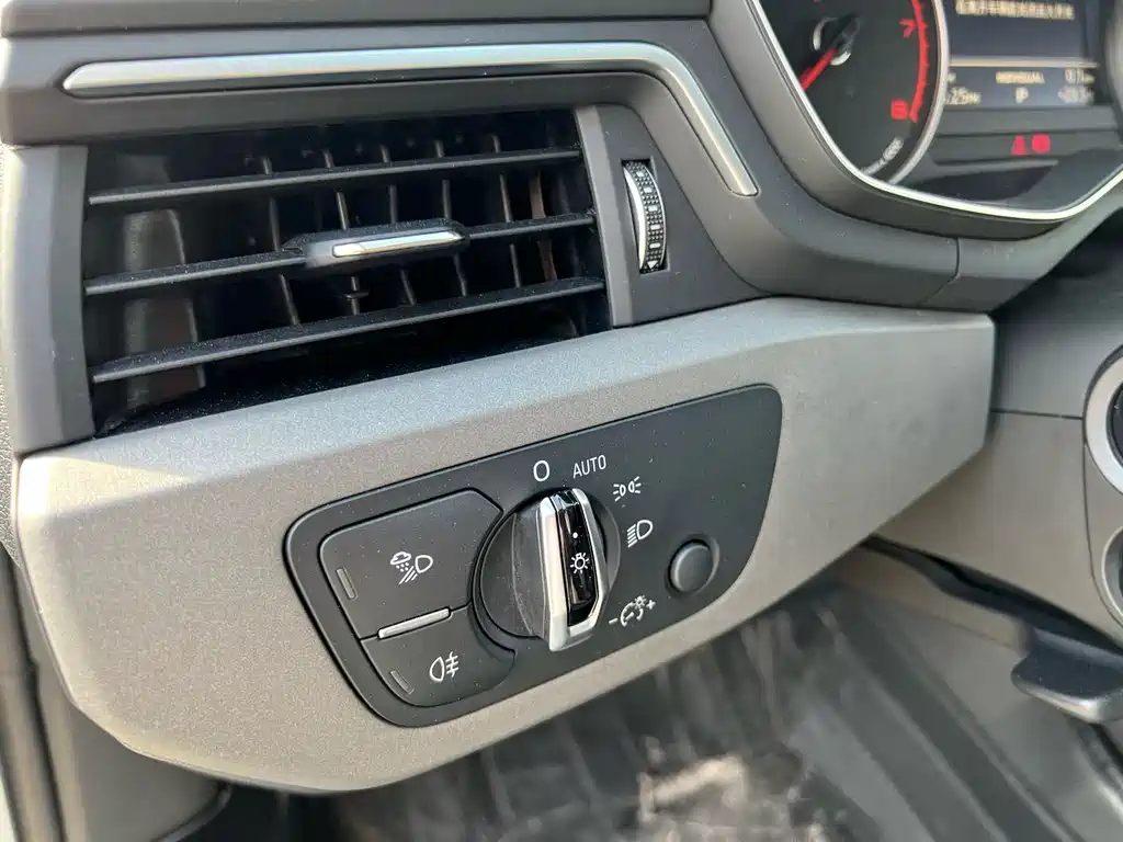 Audi A4L — миниатюра 12
