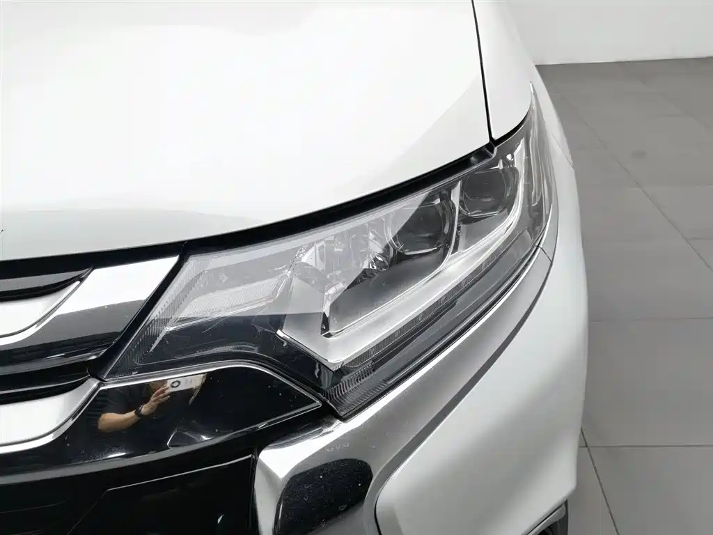 Mitsubishi Outlander 2018 2.4L Elite 5 мест