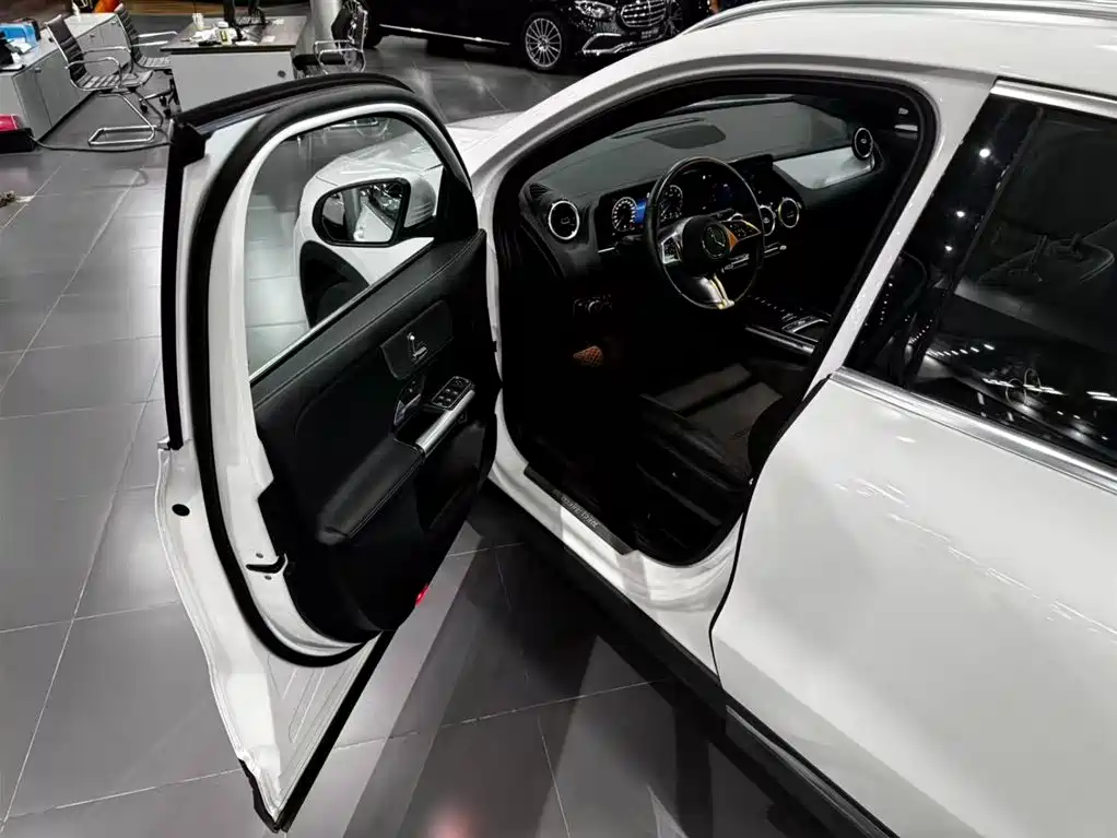 Mercedes-Benz GLA — миниатюра 13