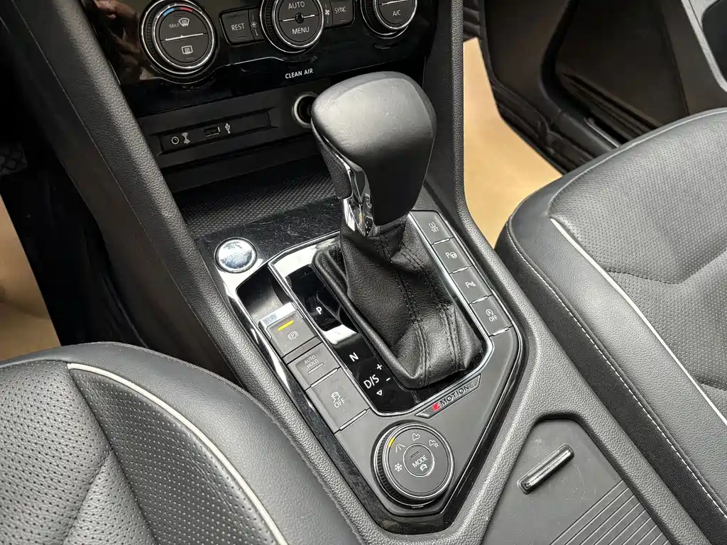 Volkswagen Tiguan L — миниатюра 17