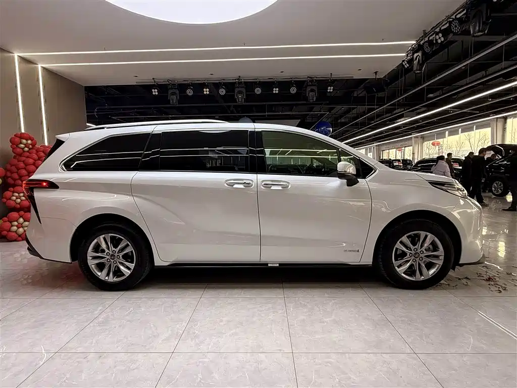 TOYOTA SIENNA