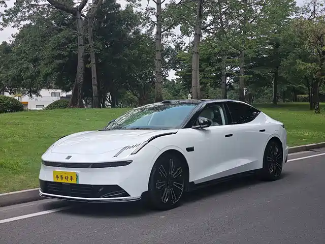 2025 Lynk & Co 10