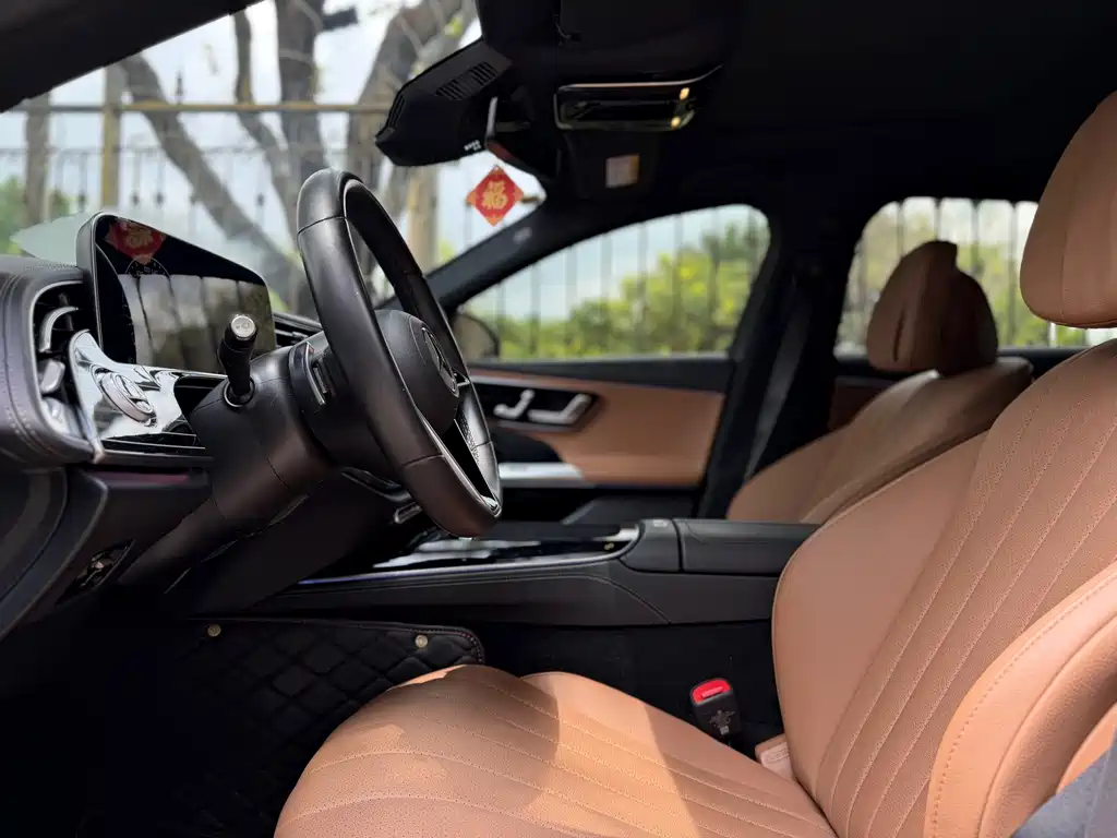 Mercedes-Benz E-Class — миниатюра 5