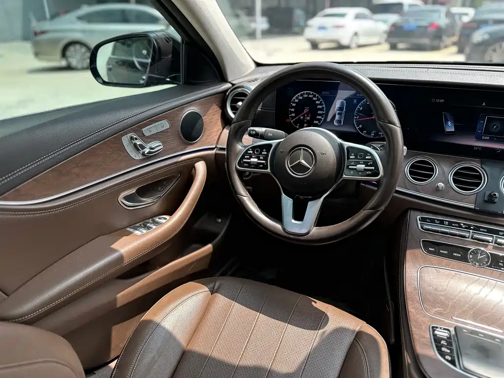 Mercedes-Benz E-Class — миниатюра 14