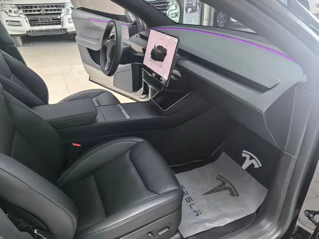 Tesla Model Y — миниатюра 14