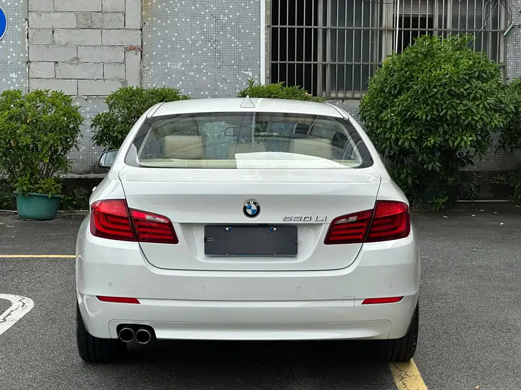 BMW 5 Series — миниатюра 17