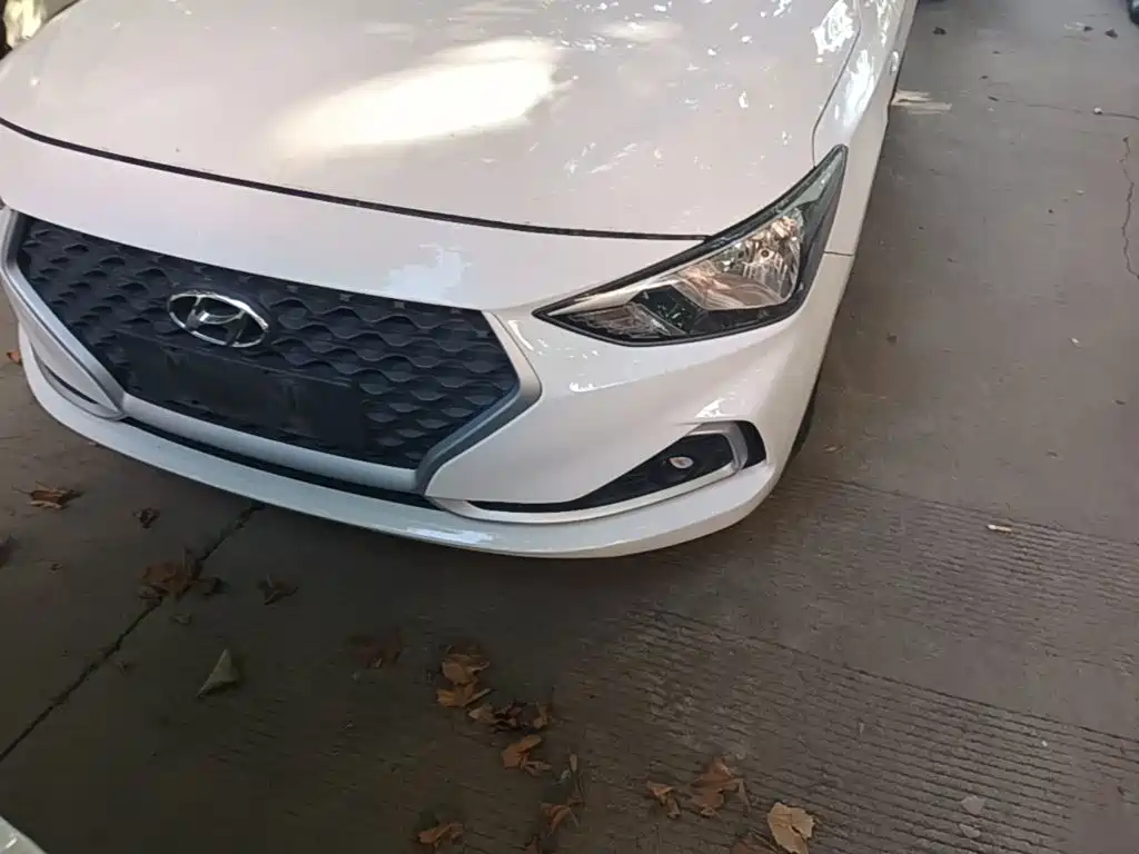 Hyundai Elantra — миниатюра 24