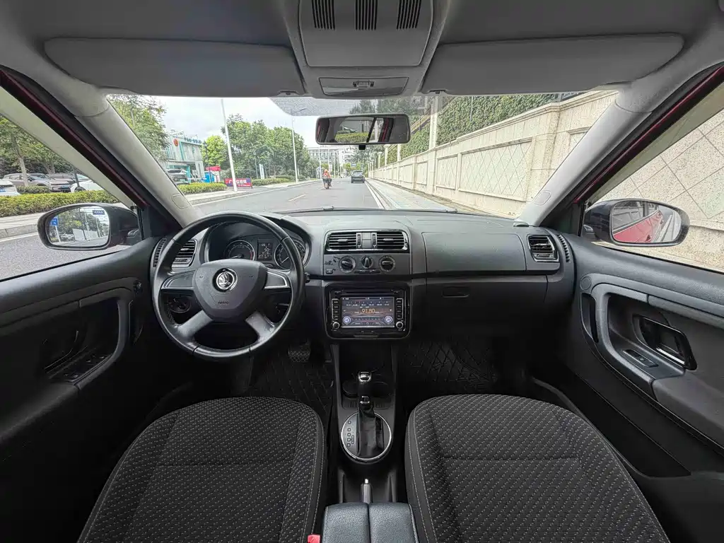 Skoda Fabia — миниатюра 8