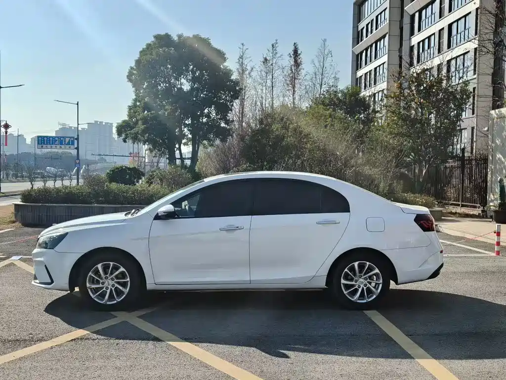 Geely Emgrand — миниатюра 7