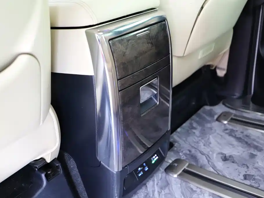 Toyota Alphard — миниатюра 22