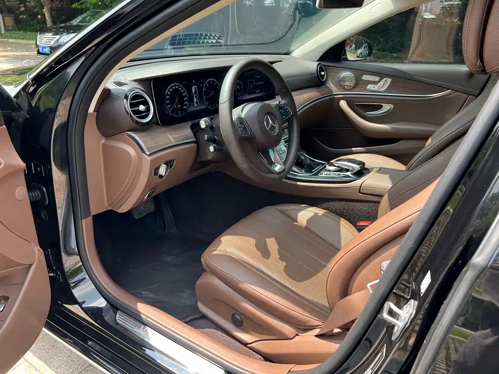 Mercedes-Benz E-Class — миниатюра 22