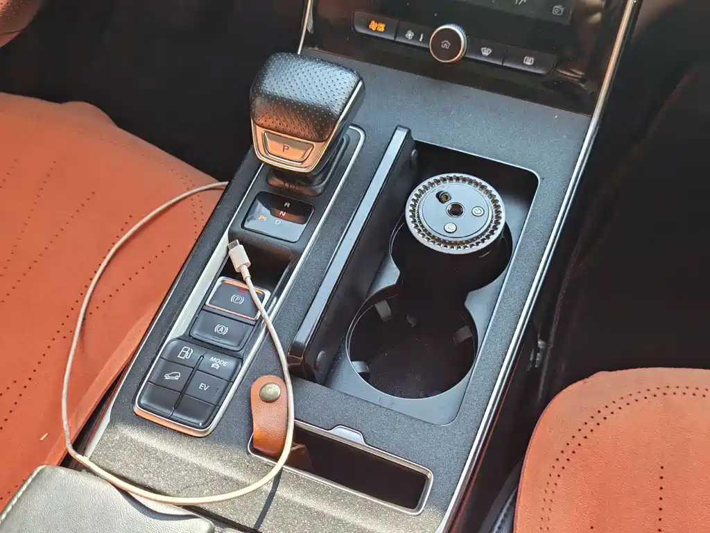 Roewe RX5 eMAX — миниатюра 10