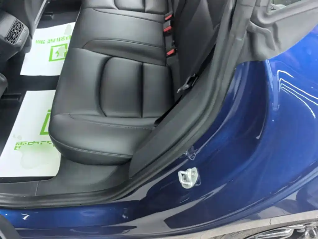 Tesla Model 3 — миниатюра 17